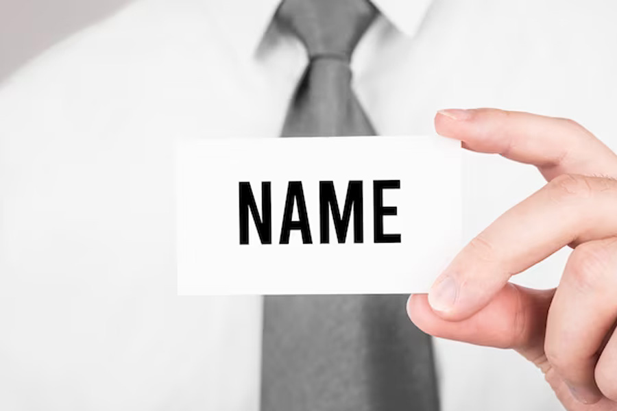 法定代表人姓名：公司章程是否必须明确记录？